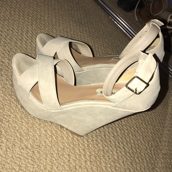 Steve Madden Xenon Nude Wedges - Picture 3 of 3